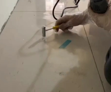 滨湖瓷砖开裂维修公司专业分享瓷砖在铺贴前如果没有沥干水分，将会导致以下问题